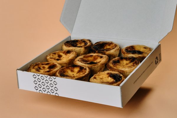 Caja de 9 pasteles de nata