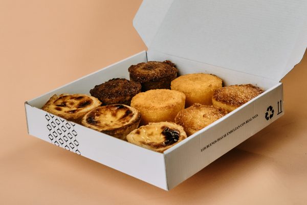 Caja de 3 pasteles de nata y 6 queijadas - Imagen 3