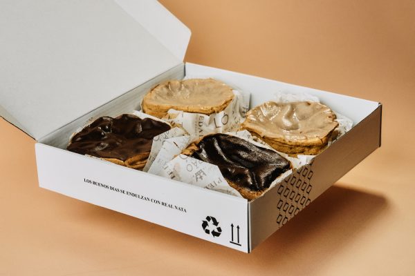 Caja de 2 pão-de-ló canela y 2 pão-de-ló chocolate